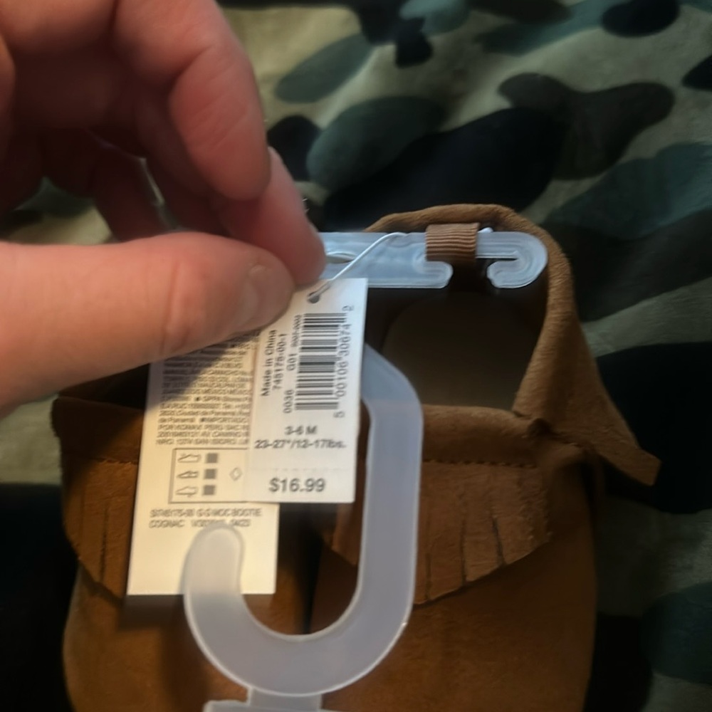 OLD NAVY BABY MOCCASIN SHOES/SLIPPERS: BROWN: NEW WITH TAGS: SIZE 3-6 MTH - Picture 2 of 3